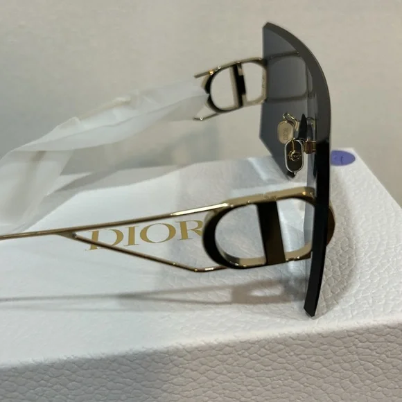 Dior Oversized Sunglasses - Black - Picture 4 of 7